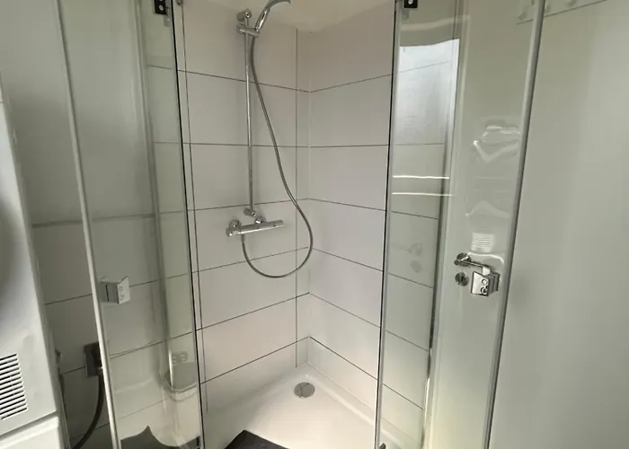 Bookandstay24 Com 2 Zimmerwohnung Mit Balkon, Kueche Und Parkplatz